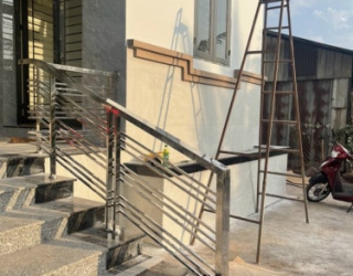 Khám phá ngay đơn vị sản xuất lan can inox mạ vàng Long Khánh